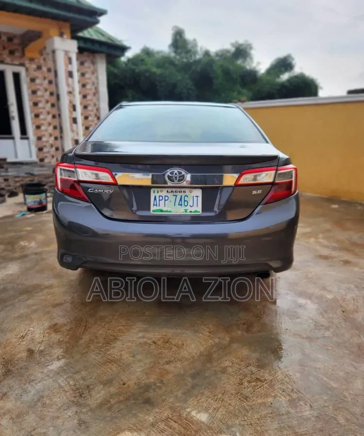 Toyota Camry SE Sport 4dr Sedan w/Prod. End 11/13 (2.5L 4cyl 6A) 2014