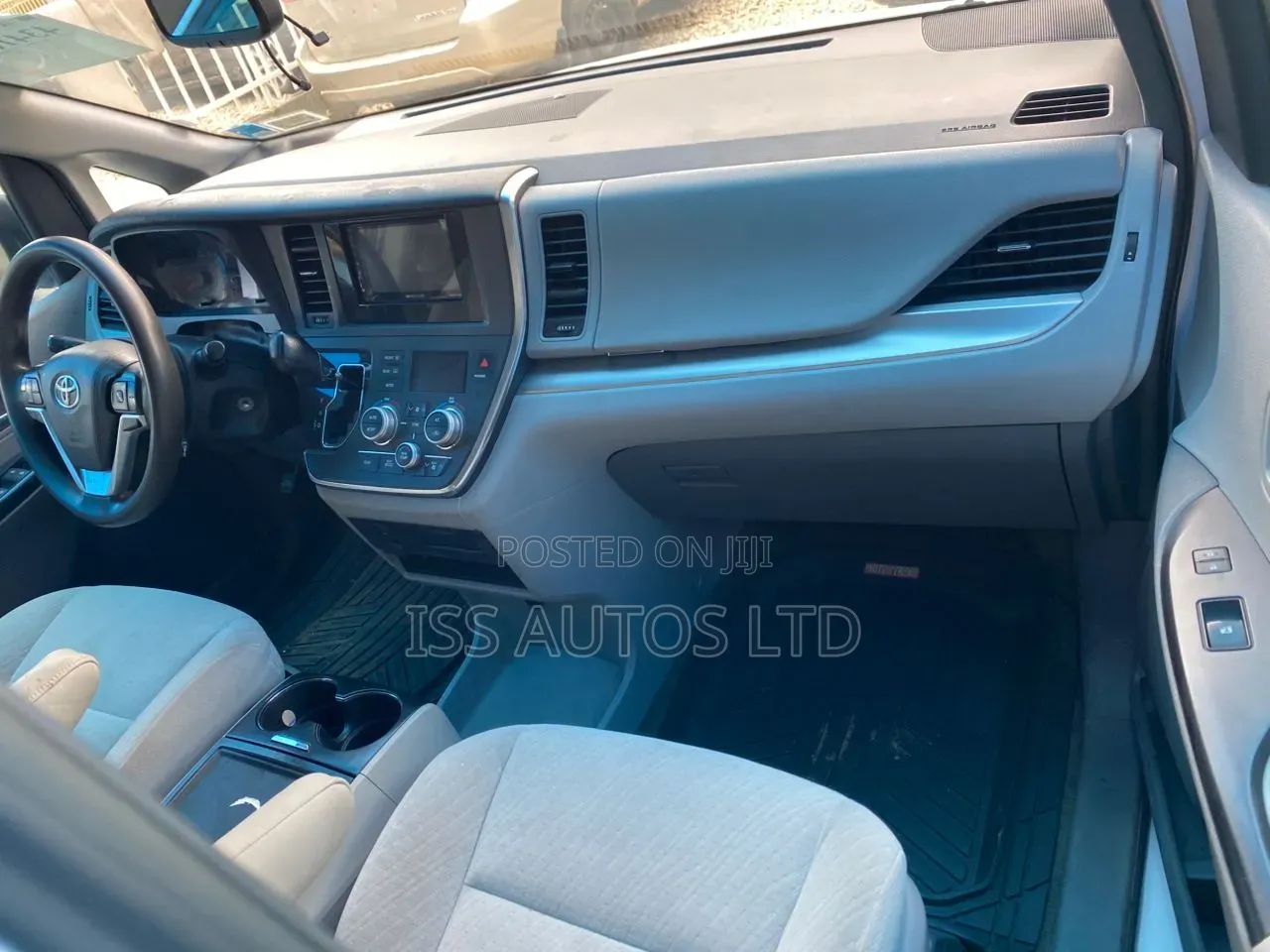 Toyota Sienna LE 8-Passenger 4dr Minivan (3.5L 6cyl 6A) 2015 White