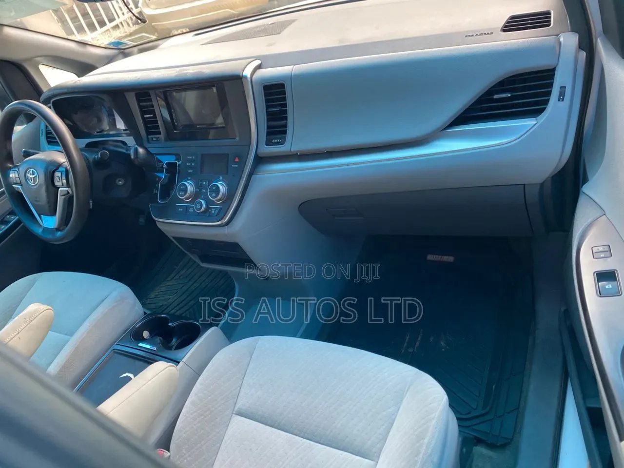 Toyota Sienna LE 8-Passenger 4dr Minivan (3.5L 6cyl 6A) 2015 White