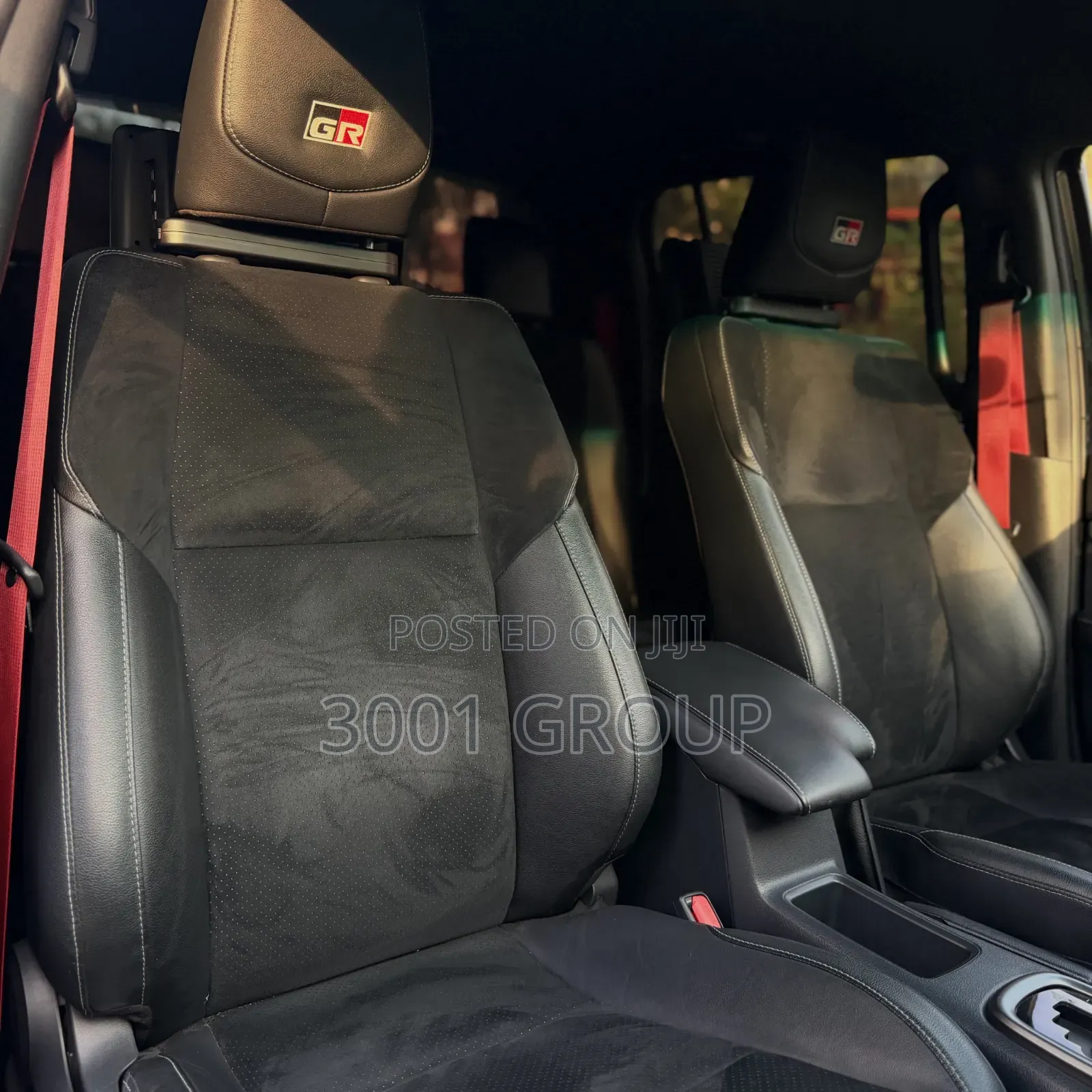 Toyota Hilux 2024 Black