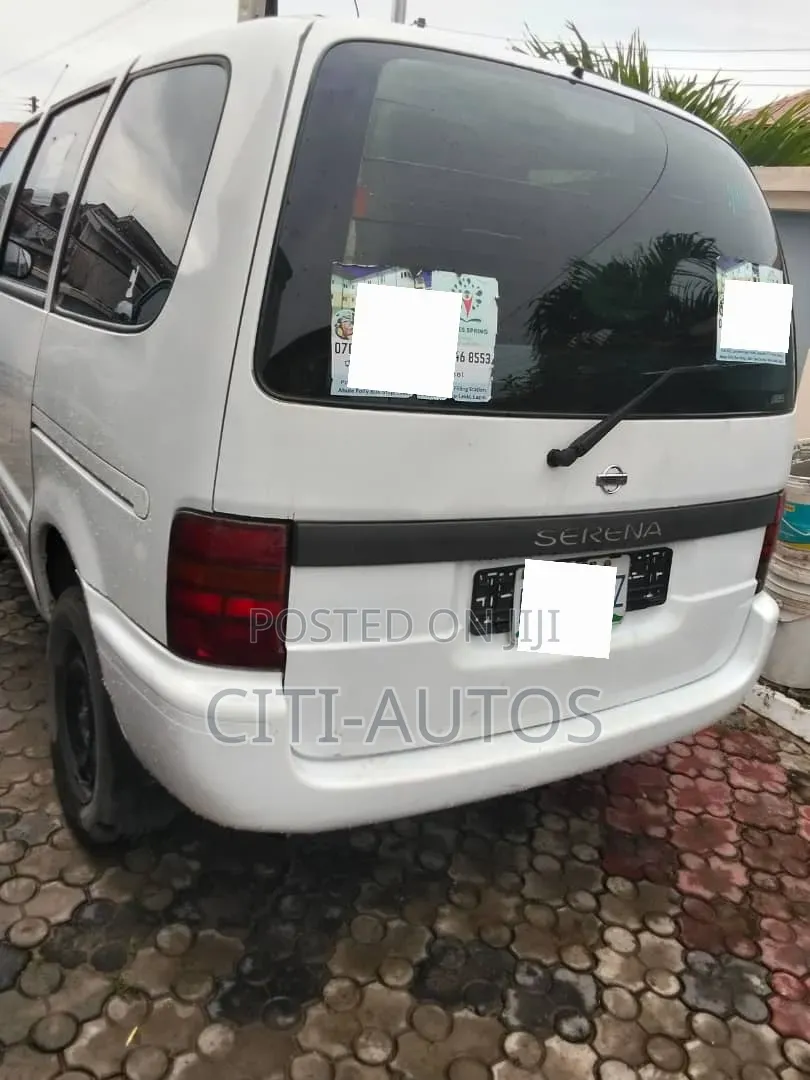 Nissan Serena 2002 White