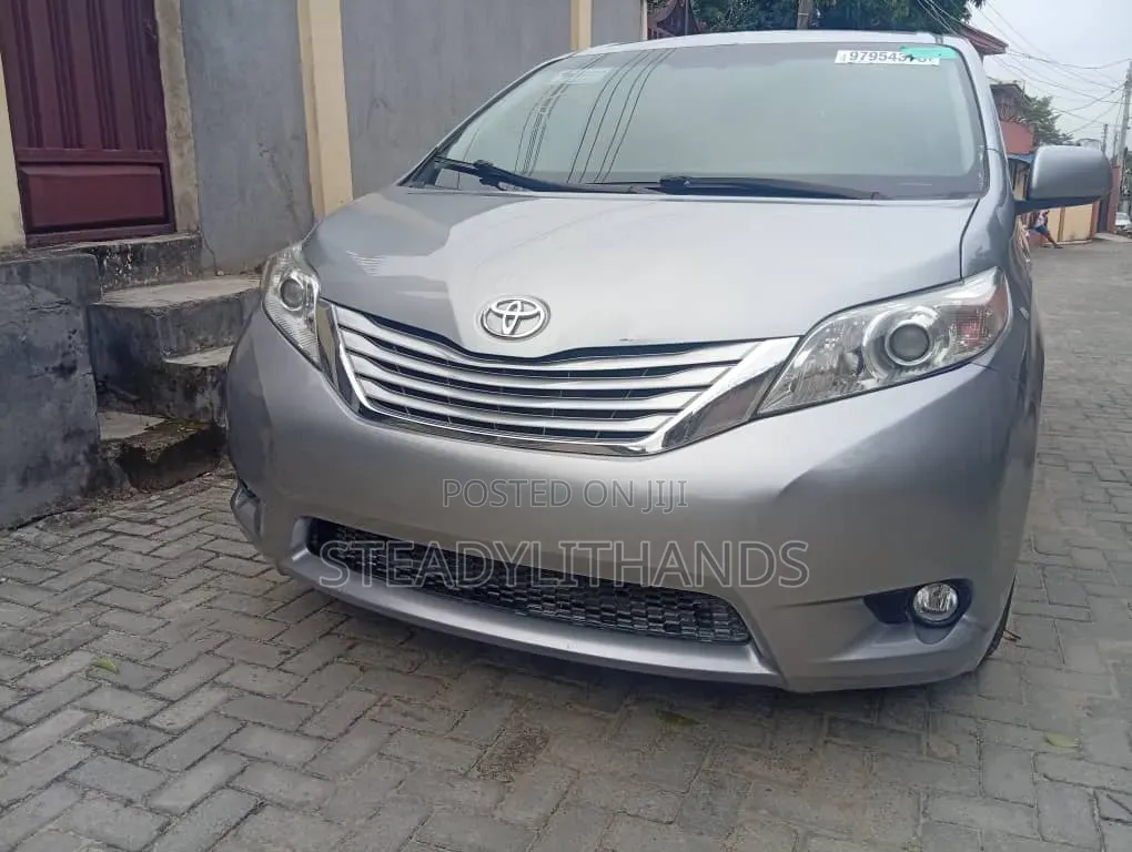 Toyota Sienna 2015 Silver