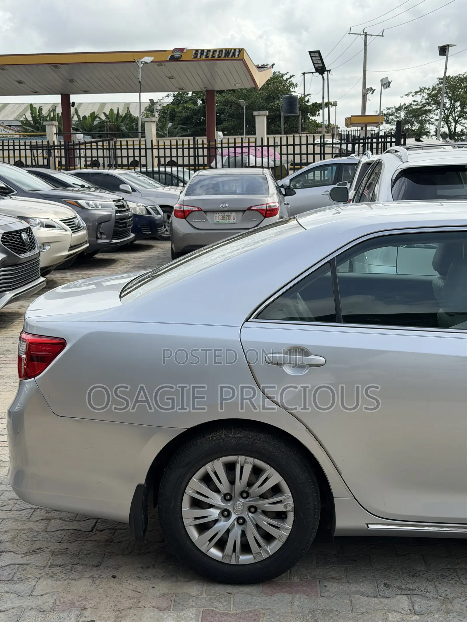 Toyota Camry LE 4dr Sedan (2.5L 4cyl 6A) 2012 Silver