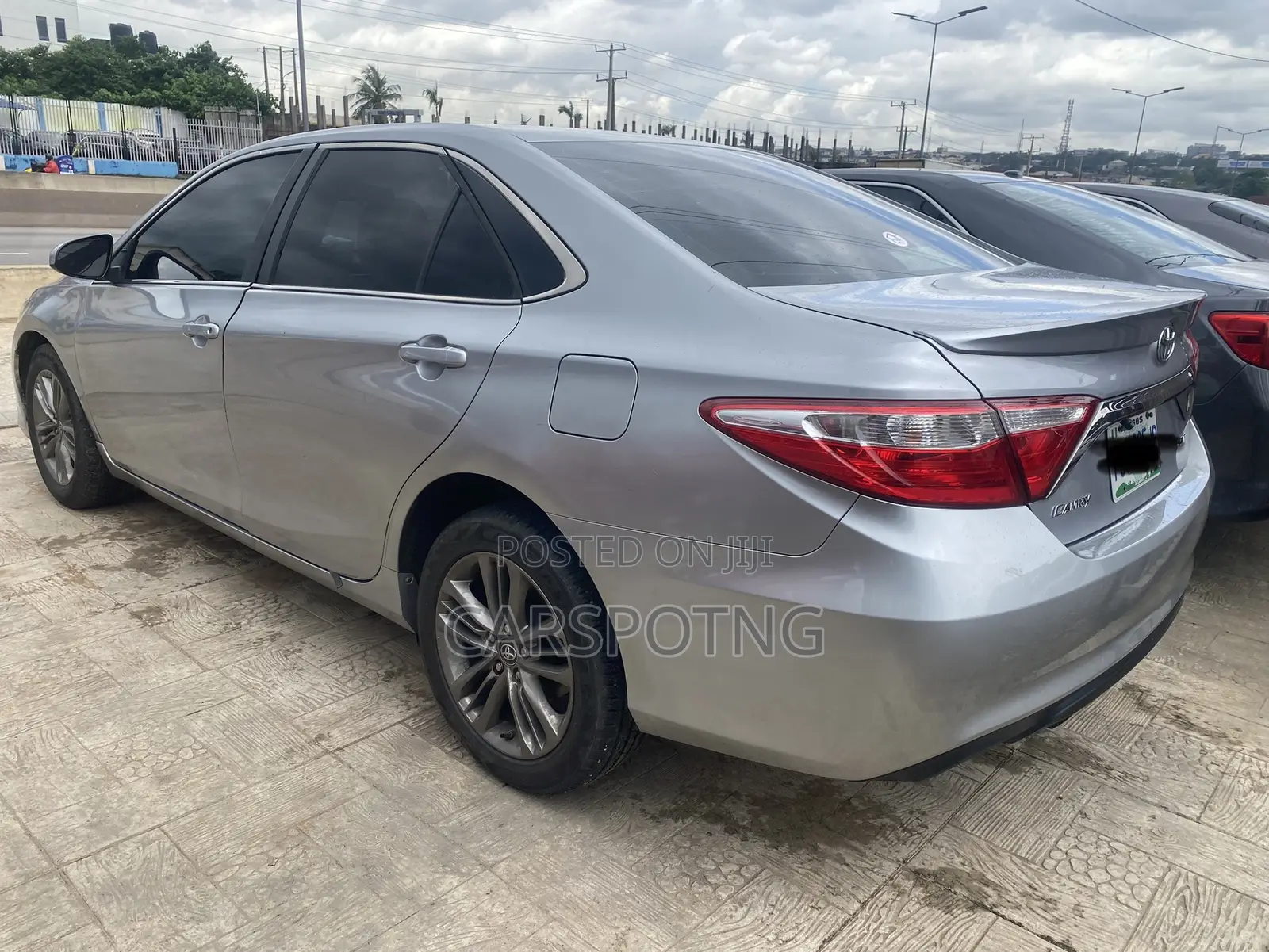 Toyota Camry SE 4dr Sedan (2.5L 4cyl 6A) 2015 Silver