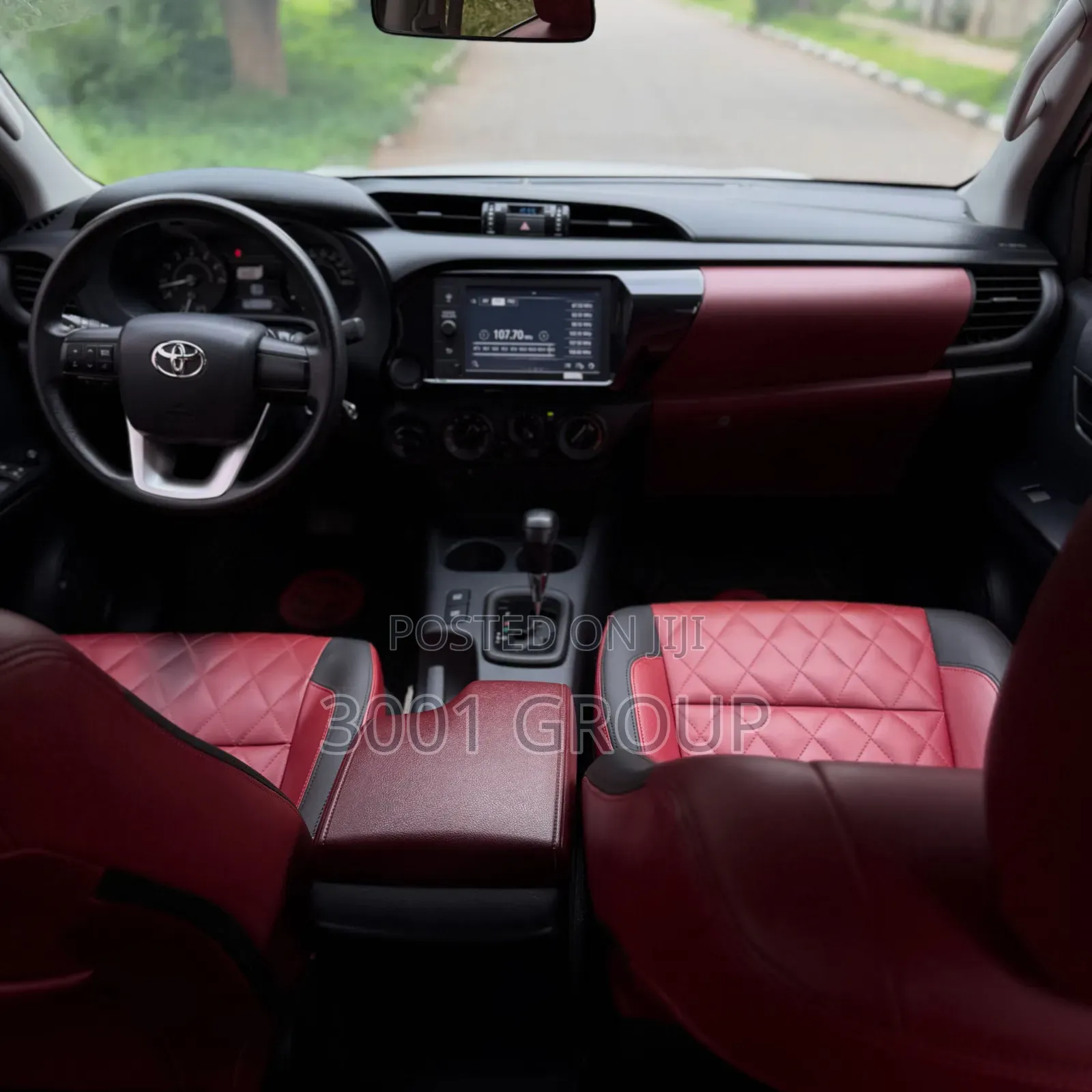 Toyota Hilux 2022 White