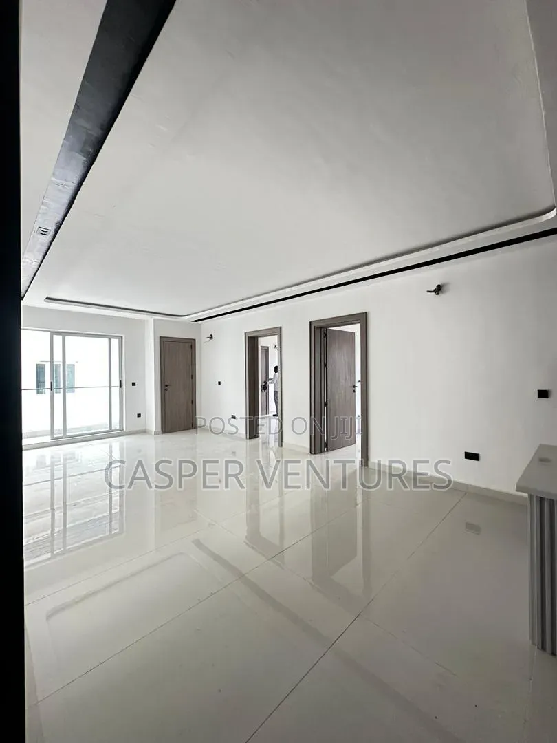 2bdrm Apartment in Admiralty Way, Lekki Phase 1 for sale