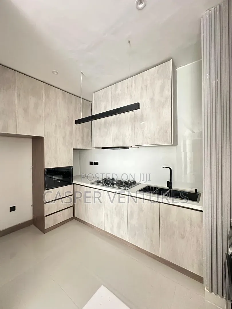 2bdrm Apartment in Admiralty Way, Lekki Phase 1 for sale