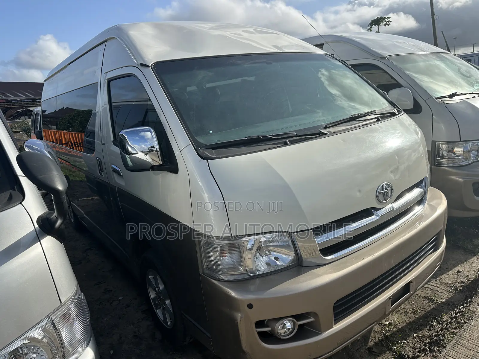 Toyota HiAce 2016 Brown