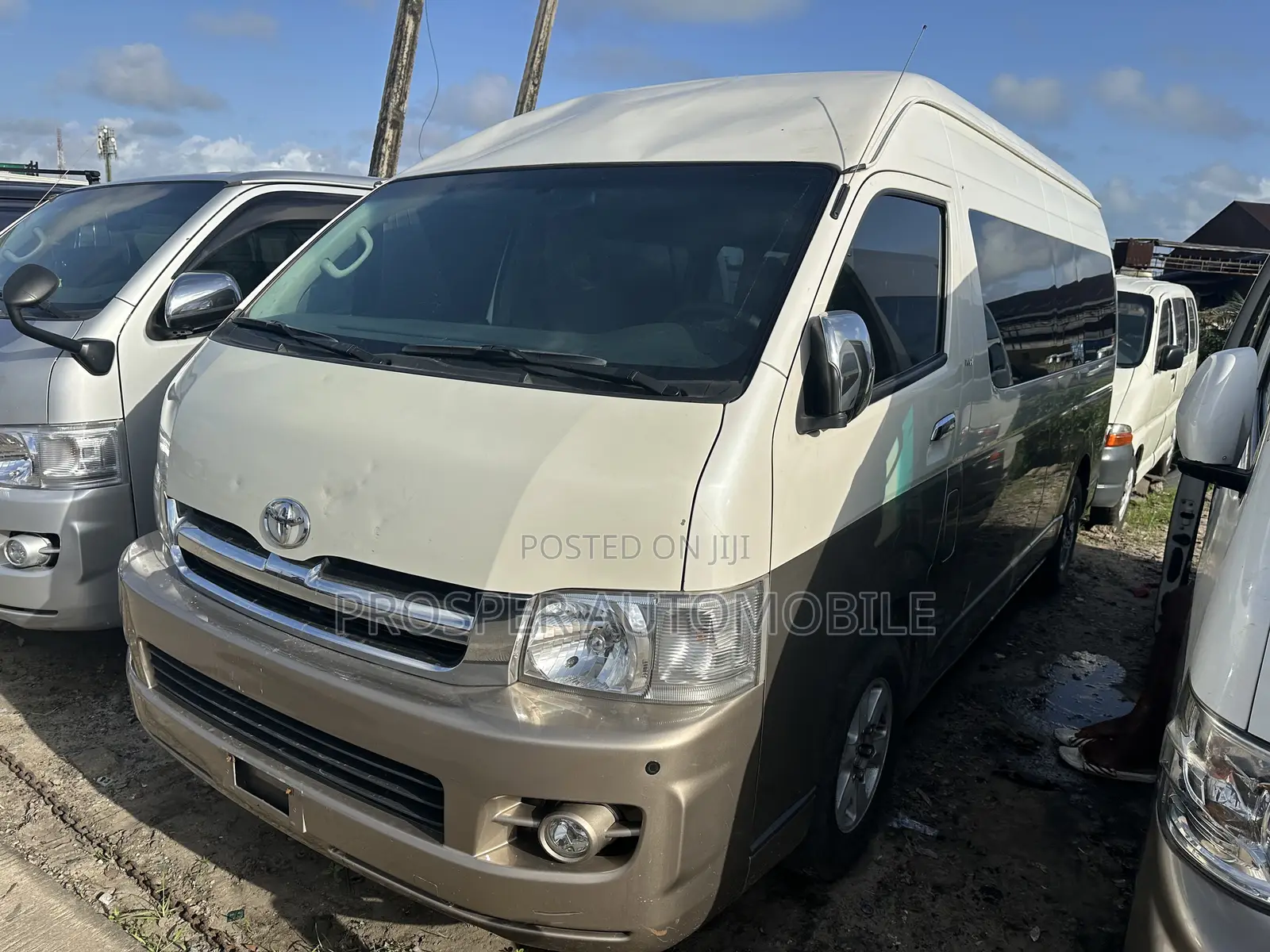 Toyota HiAce 2016 Brown