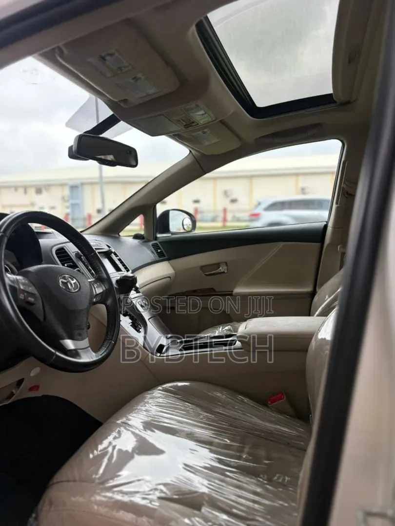 Toyota Venza V6 AWD 2011 White