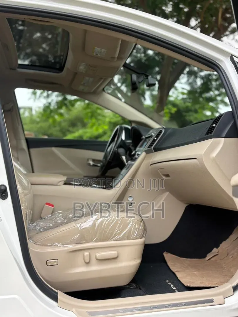 Toyota Venza V6 AWD 2011 White