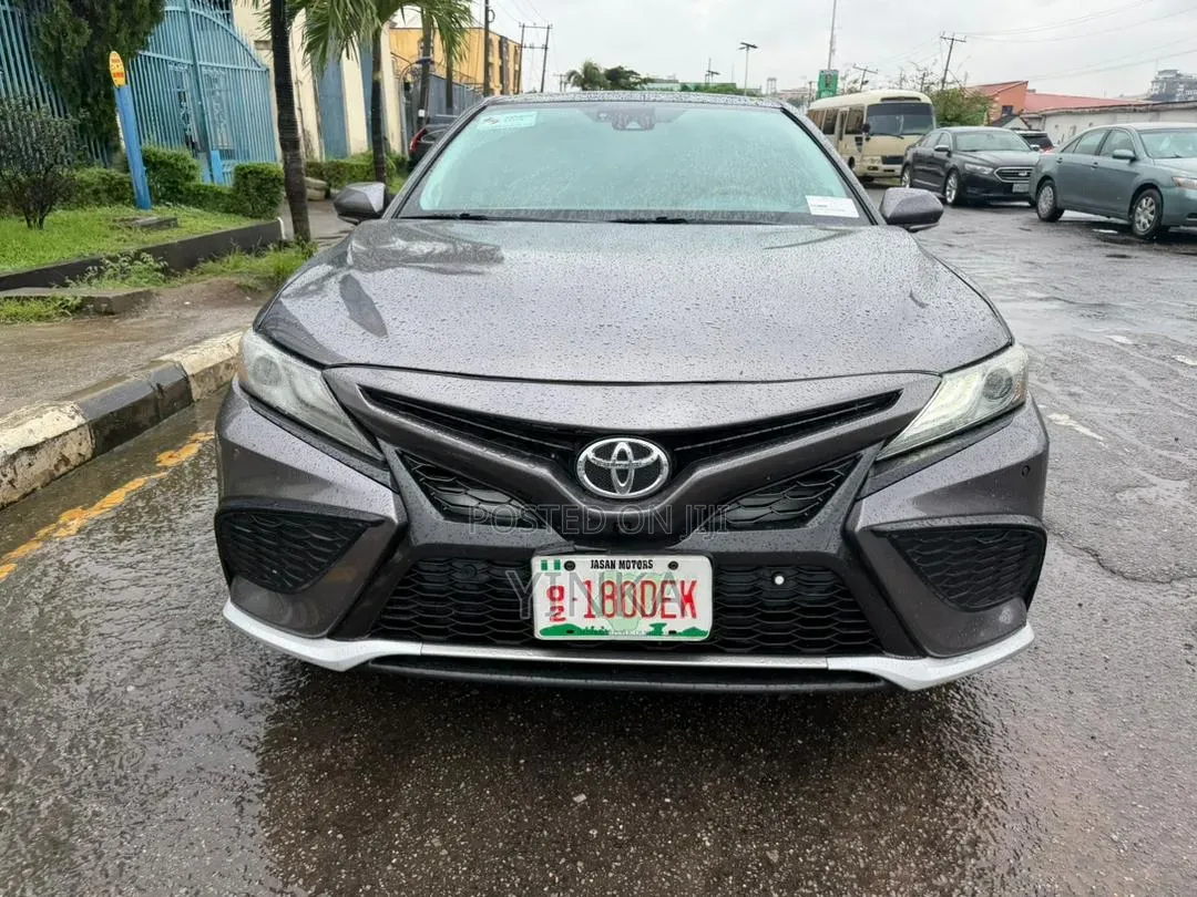 Toyota Camry 2018 Gray