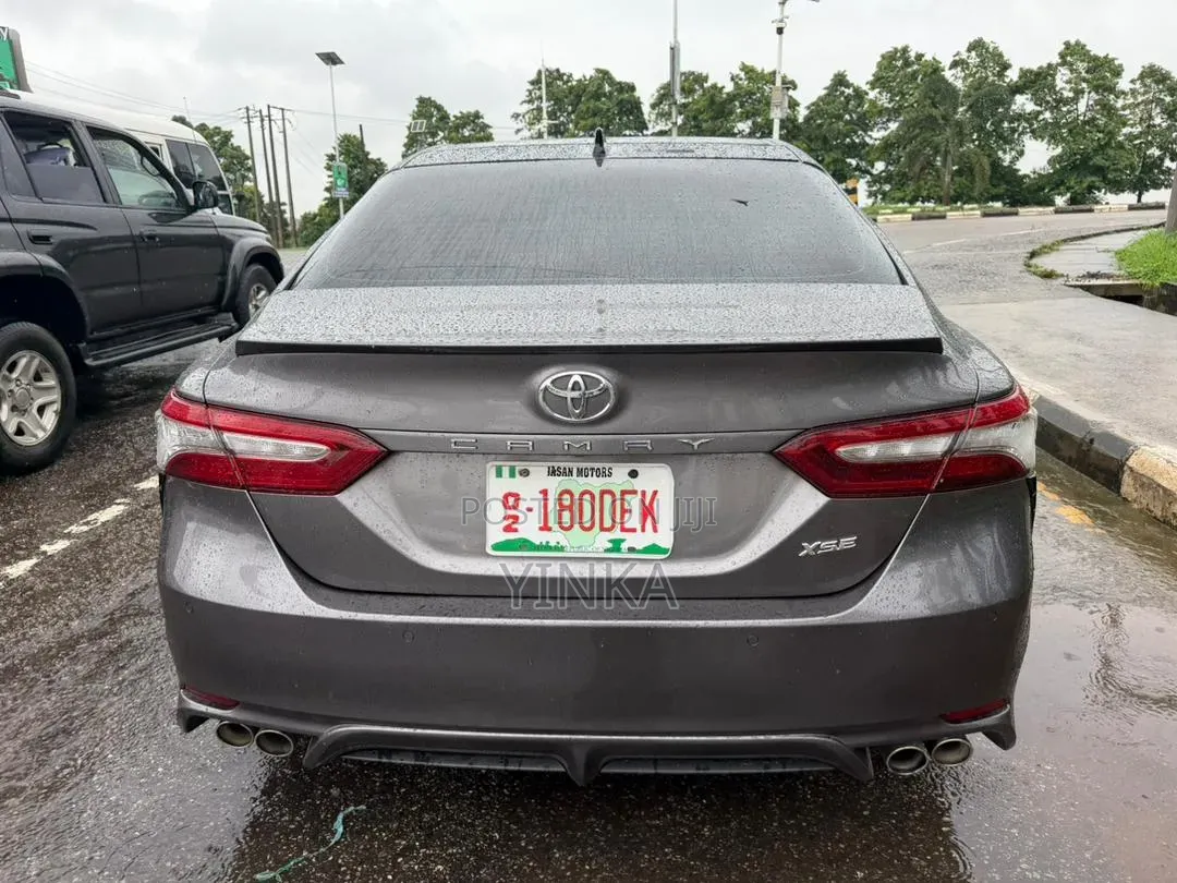 Toyota Camry 2018 Gray
