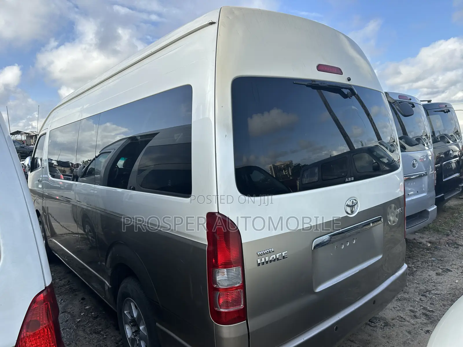 Toyota HiAce 2016 Brown