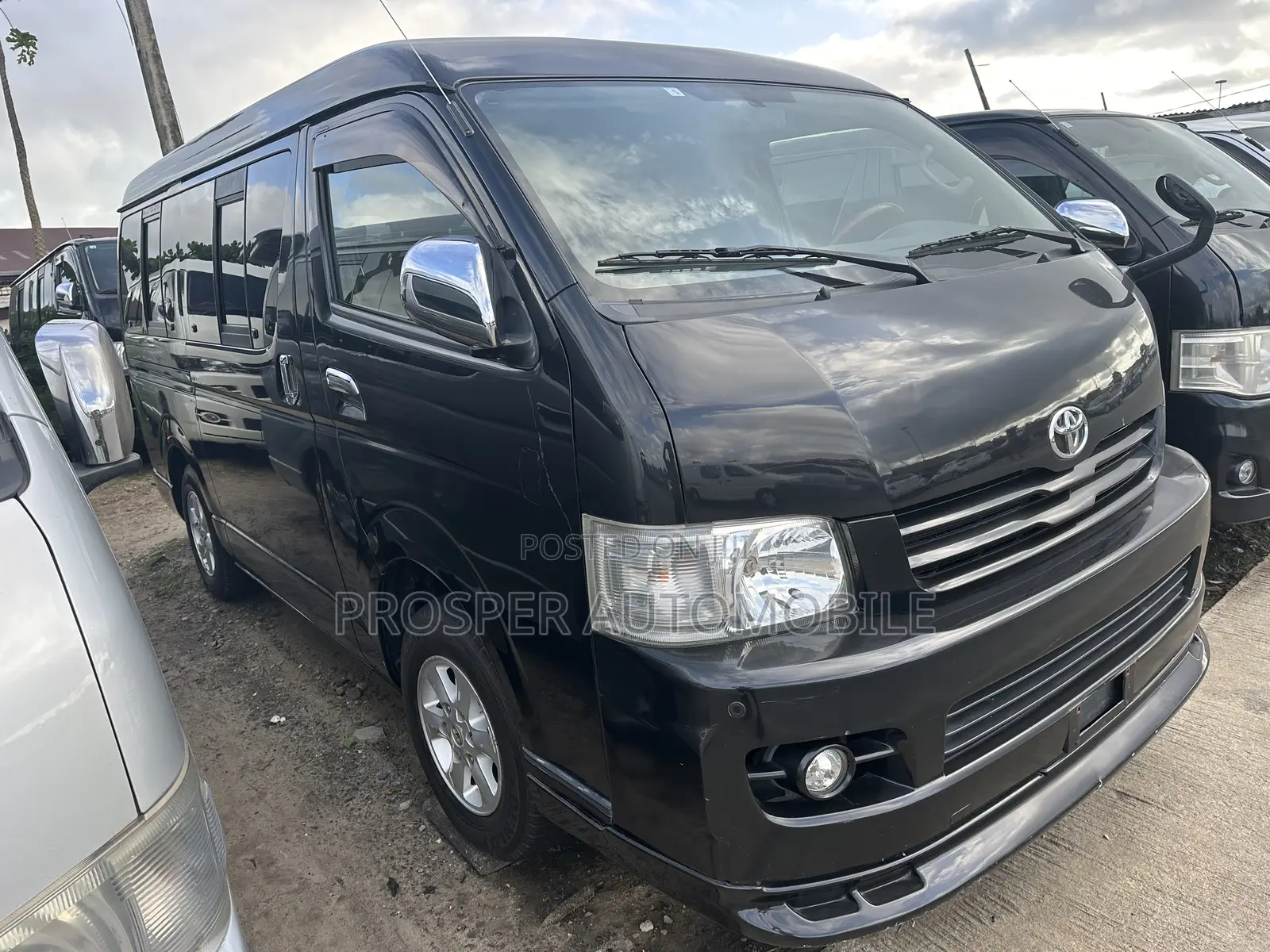 Toyota HiAce 2012 Black