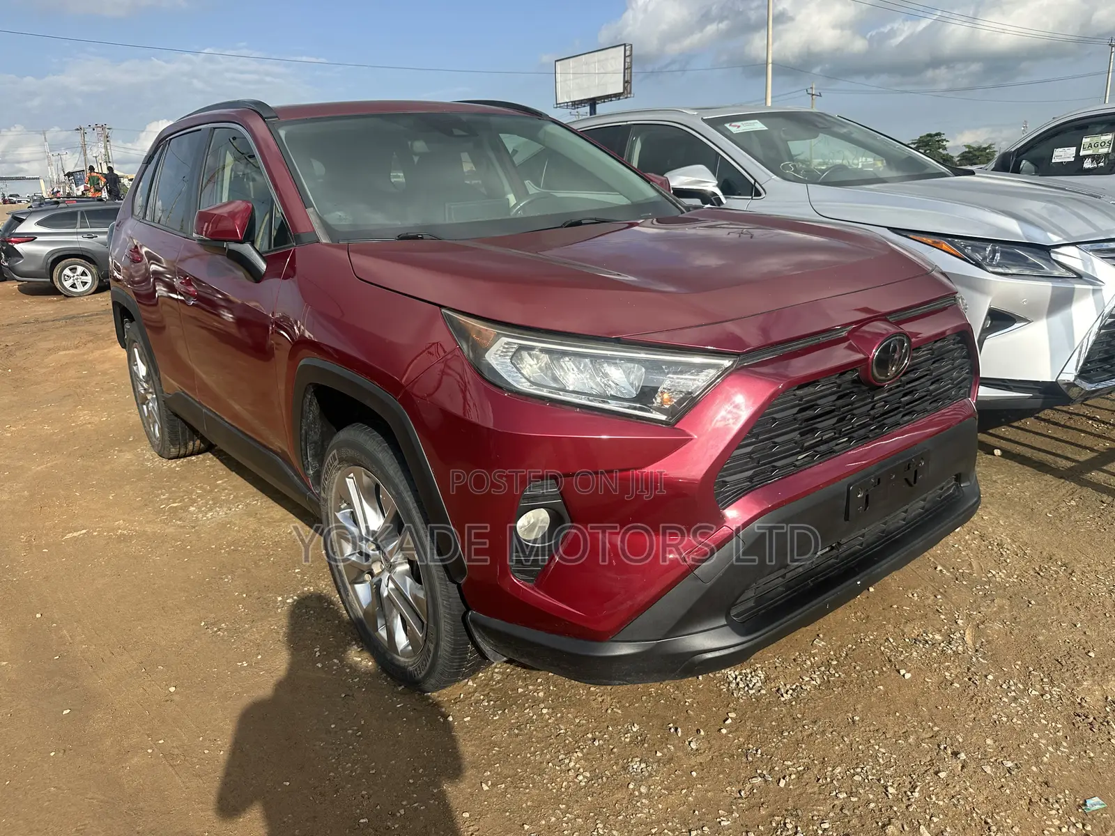 Toyota RAV4 XLE FWD 2019 Burgundy