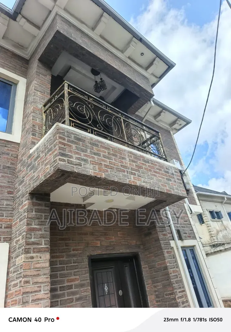 7bdrm Duplex in Olowo Estate, Iseri Olofin for sale