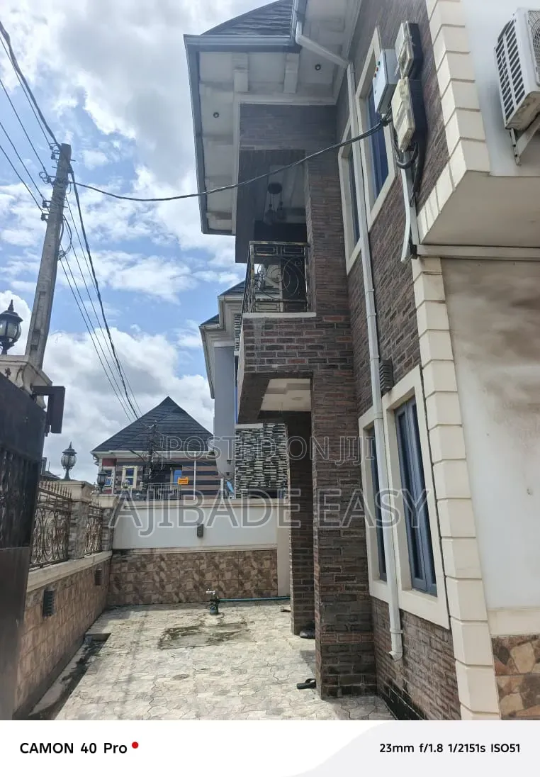 7bdrm Duplex in Olowo Estate, Iseri Olofin for sale