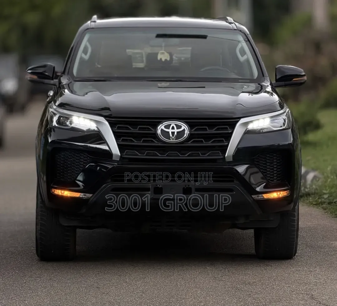 Toyota Fortuner 2022 Black