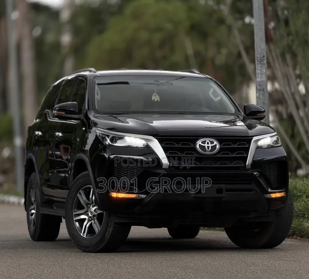 Toyota Fortuner 2022 Black