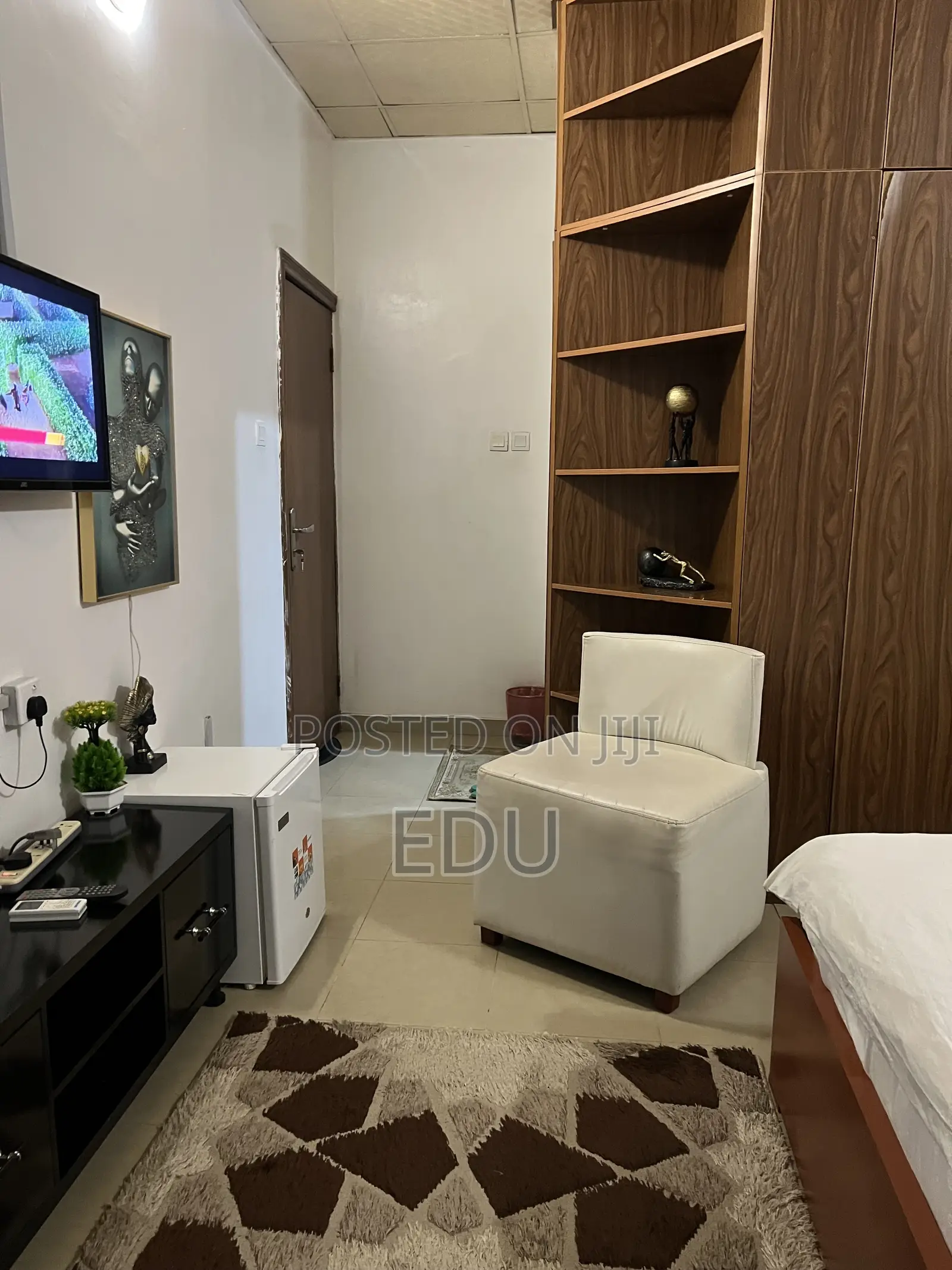 A Super Selfcon Apartment- Queen