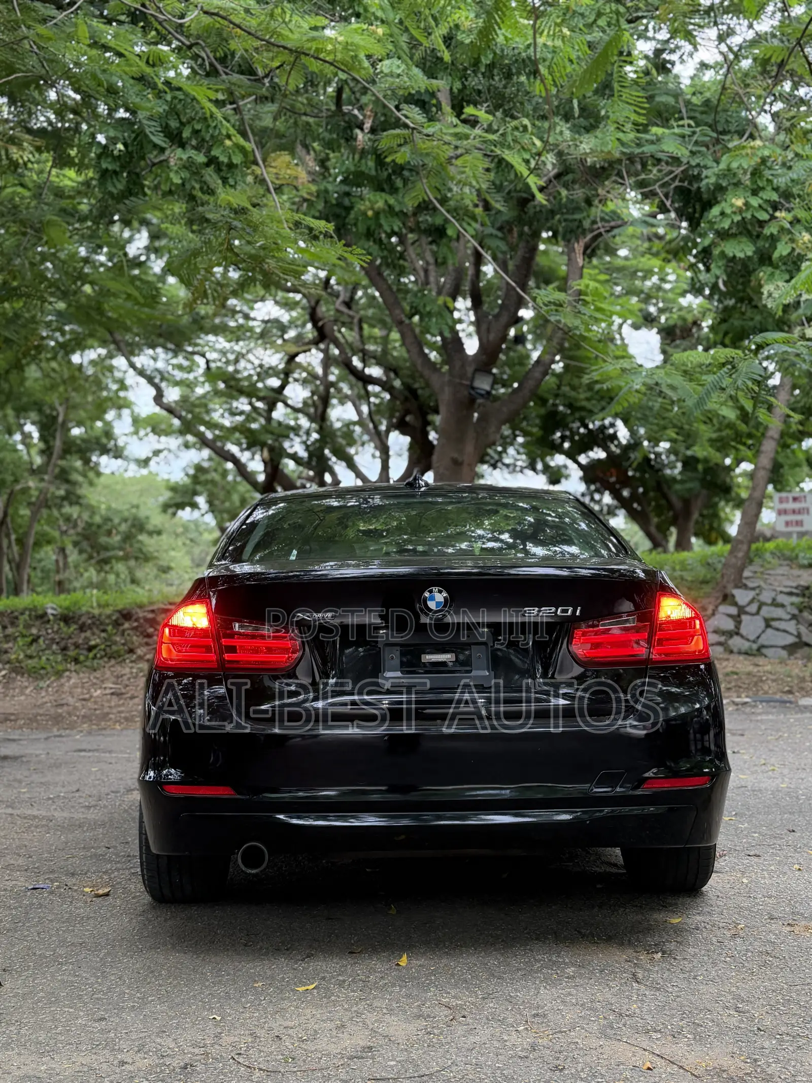 BMW 320i 2013 Black
