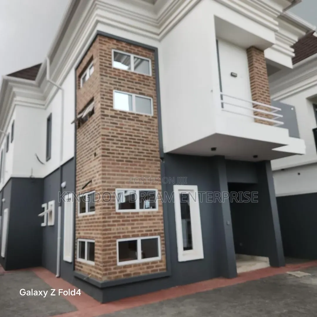 5bdrm Duplex in Magodo Isheri for sale