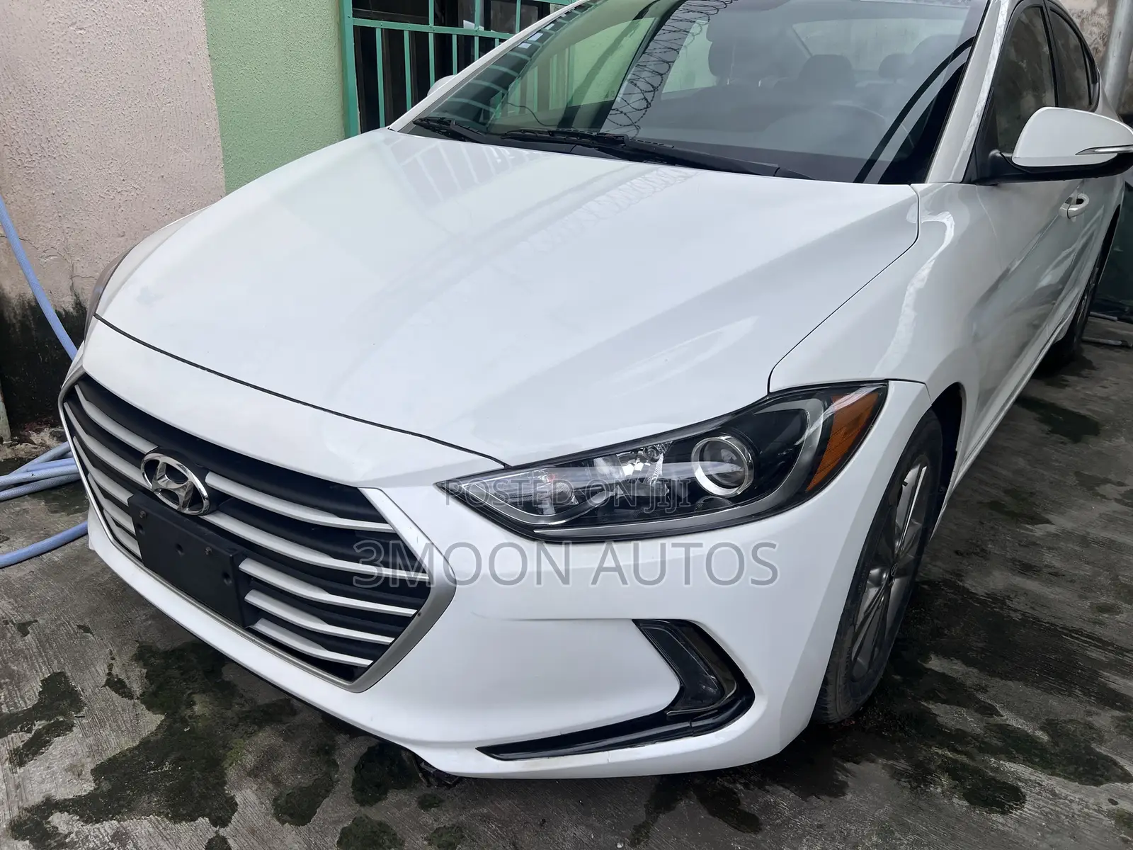 Hyundai Elantra Limited Sedan FWD (2.0L 4cyl 6A) 2017 White