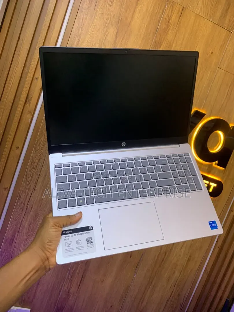 Laptop HP 250 G8 8GB Intel Core i5 SSD 256GB