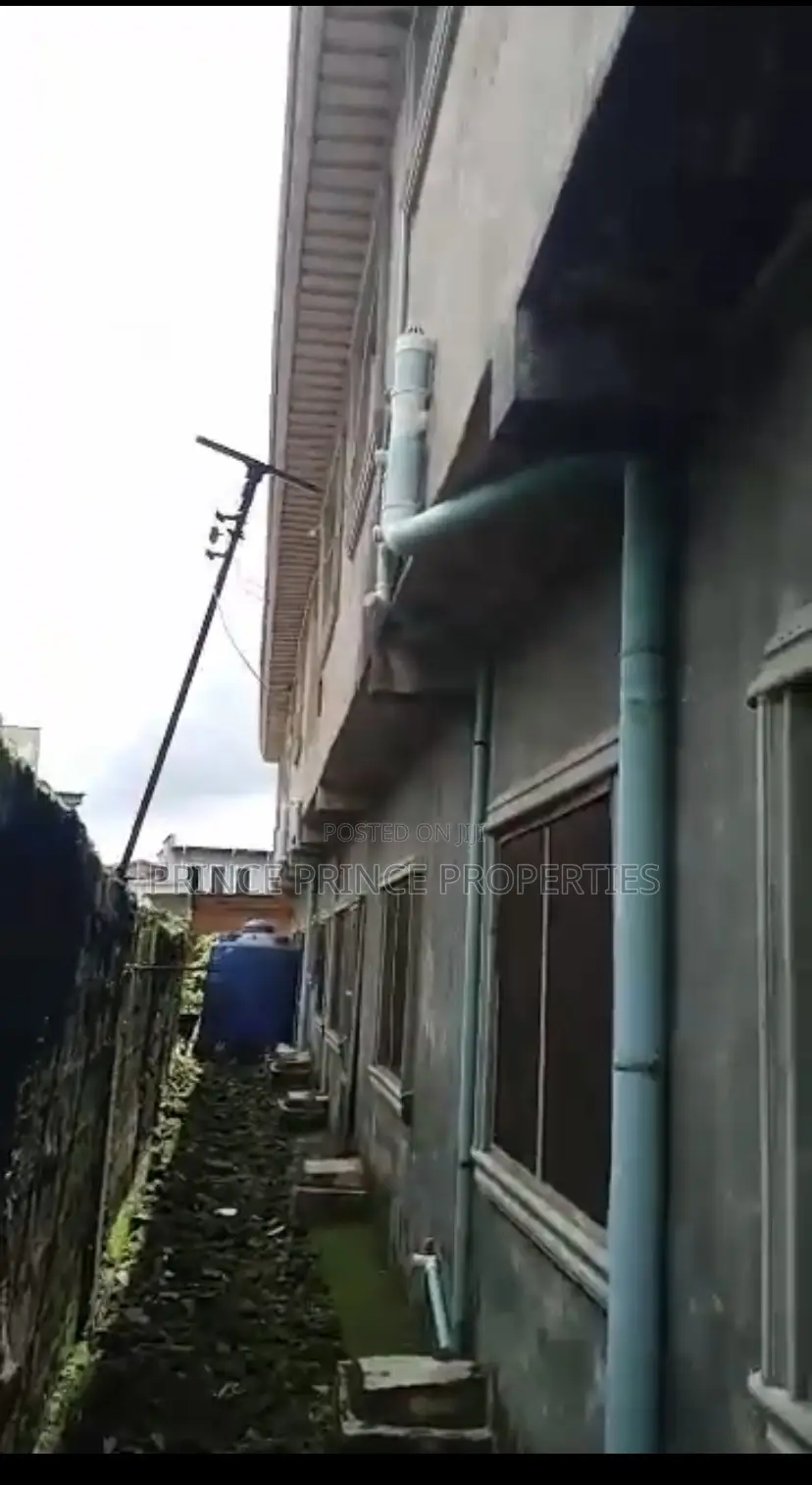 3bdrm Block of Flats in Surulere for sale