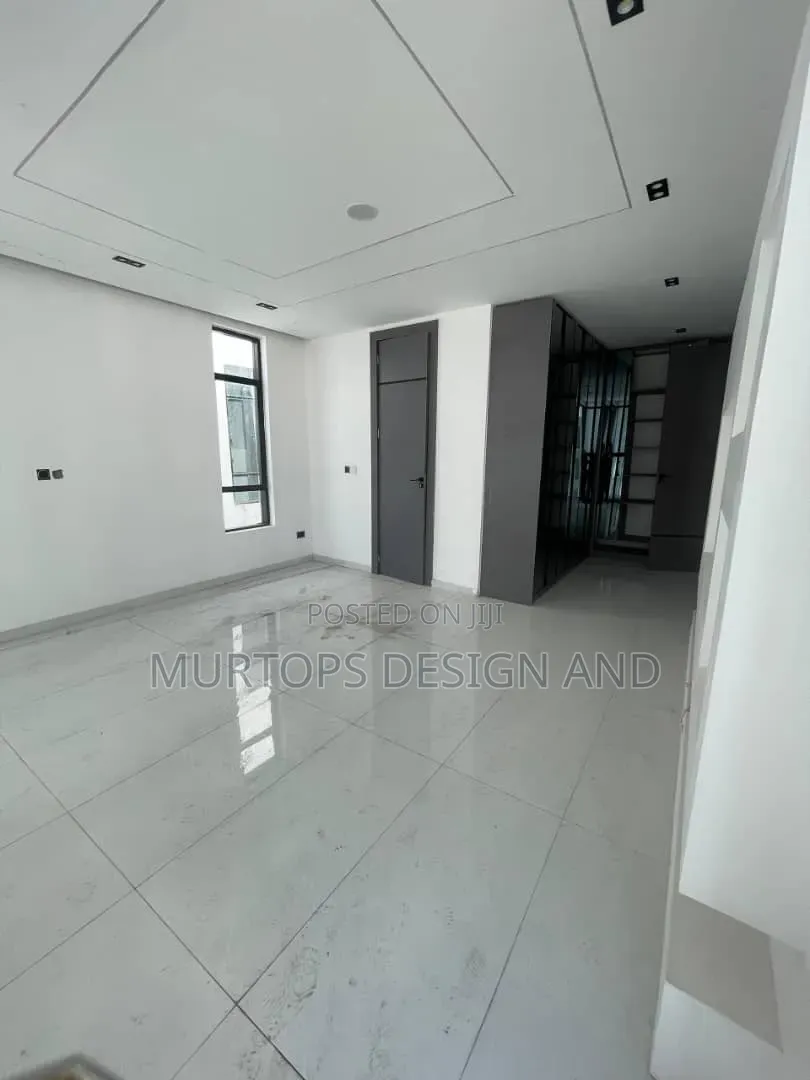 5bdrm Duplex in Chevron for rent