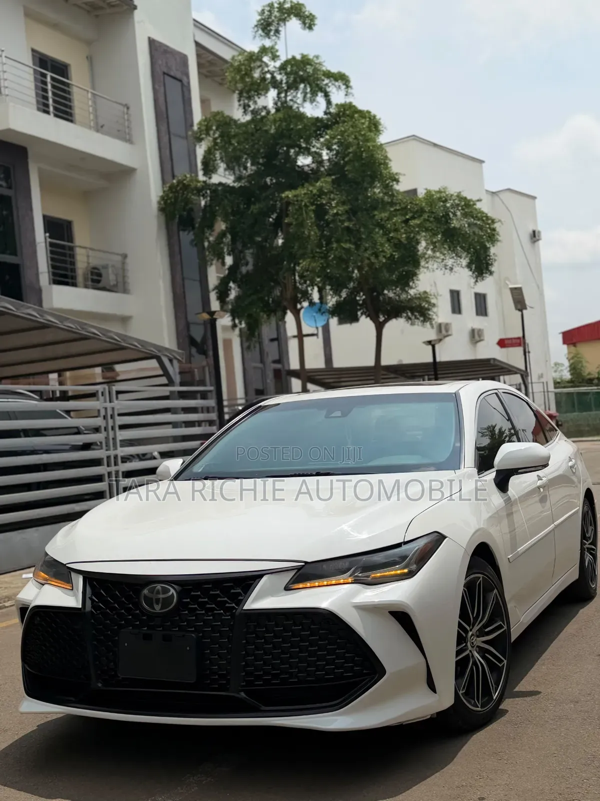Toyota Avalon 2019 White