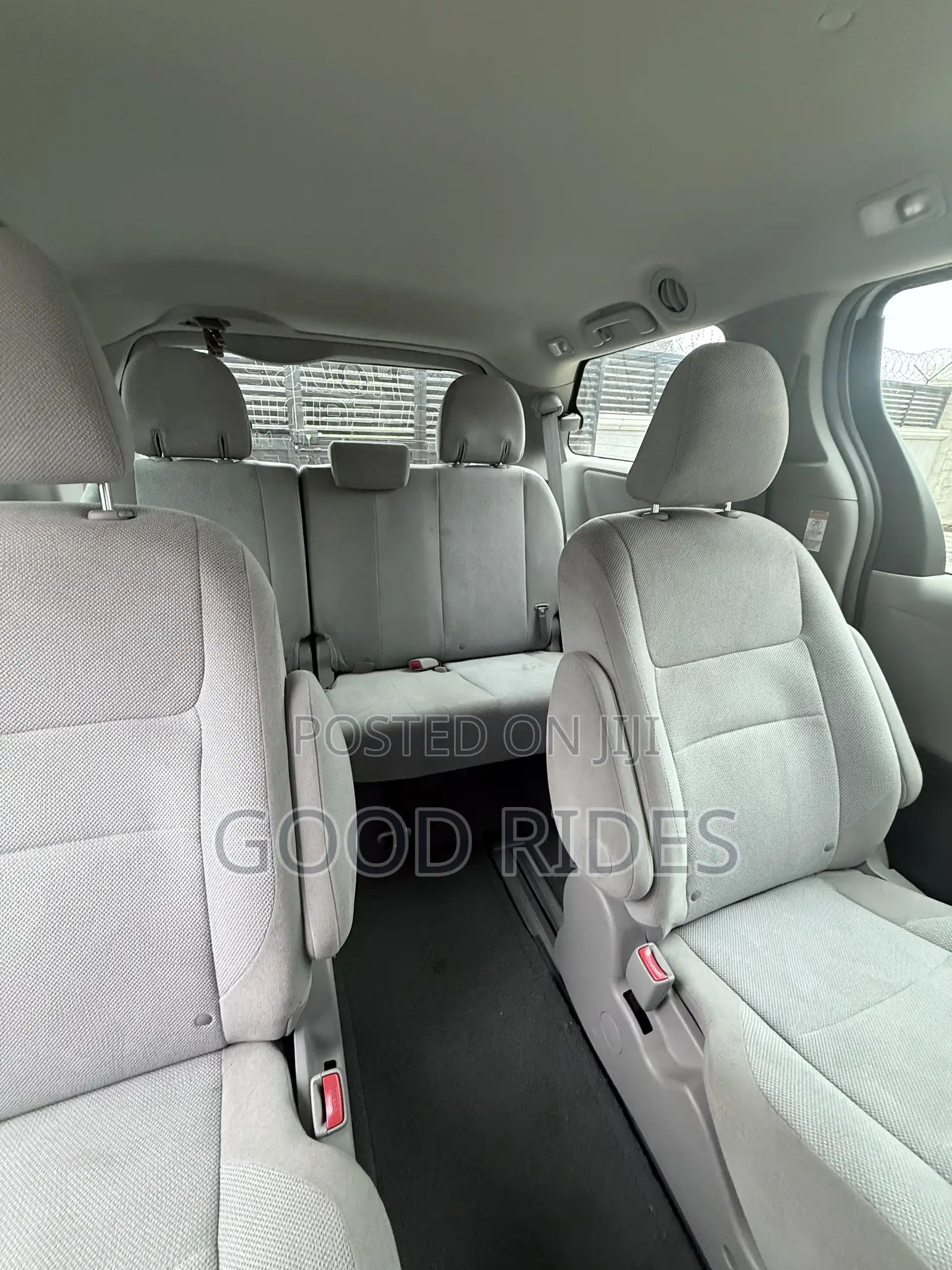Toyota Sienna LE 7 Passenger (3.5L 6cyl 6A) 2016 White