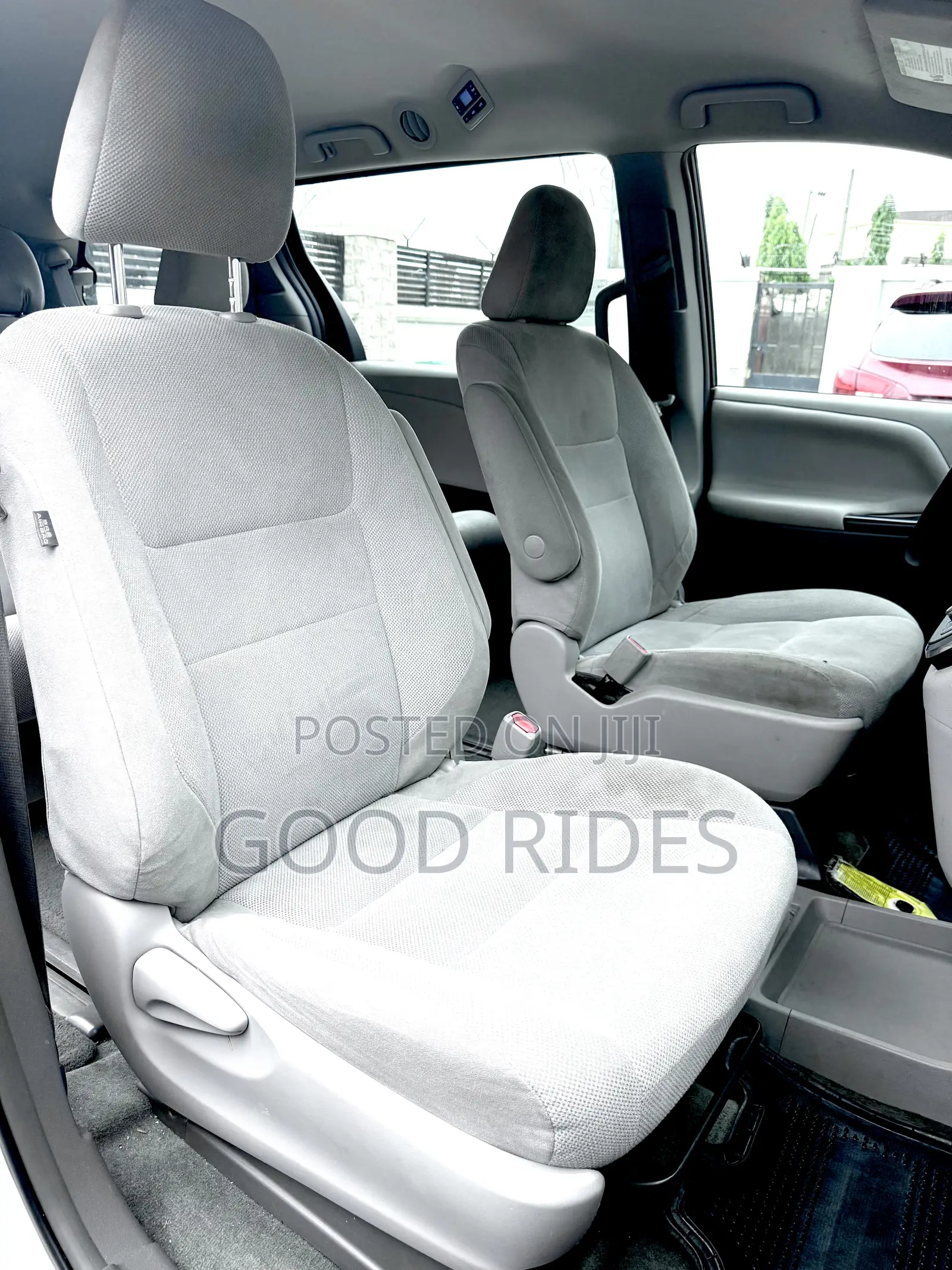 Toyota Sienna LE 7 Passenger (3.5L 6cyl 6A) 2016 White