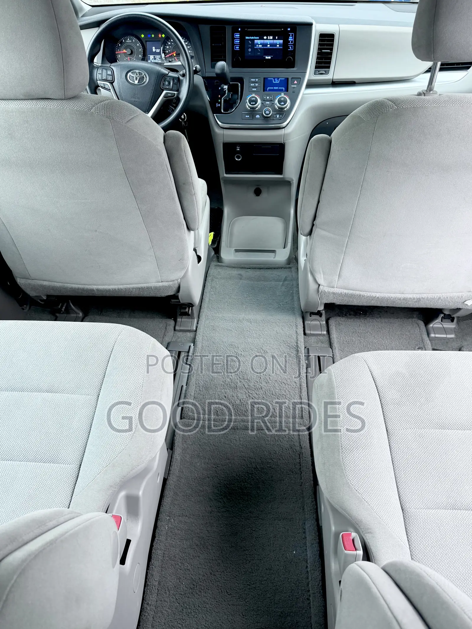 Toyota Sienna LE 7 Passenger (3.5L 6cyl 6A) 2016 White