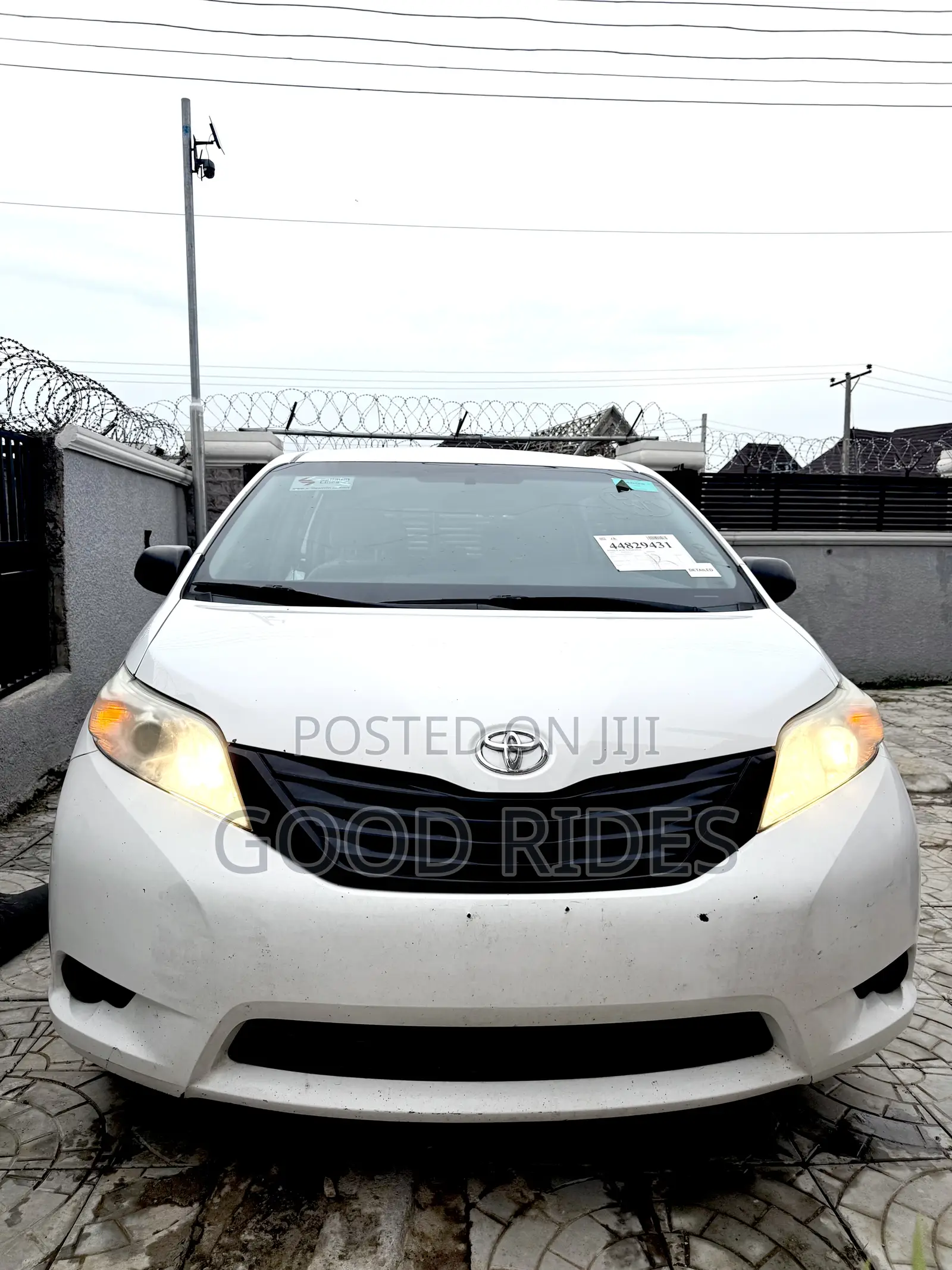 Toyota Sienna LE 7 Passenger (3.5L 6cyl 6A) 2016 White
