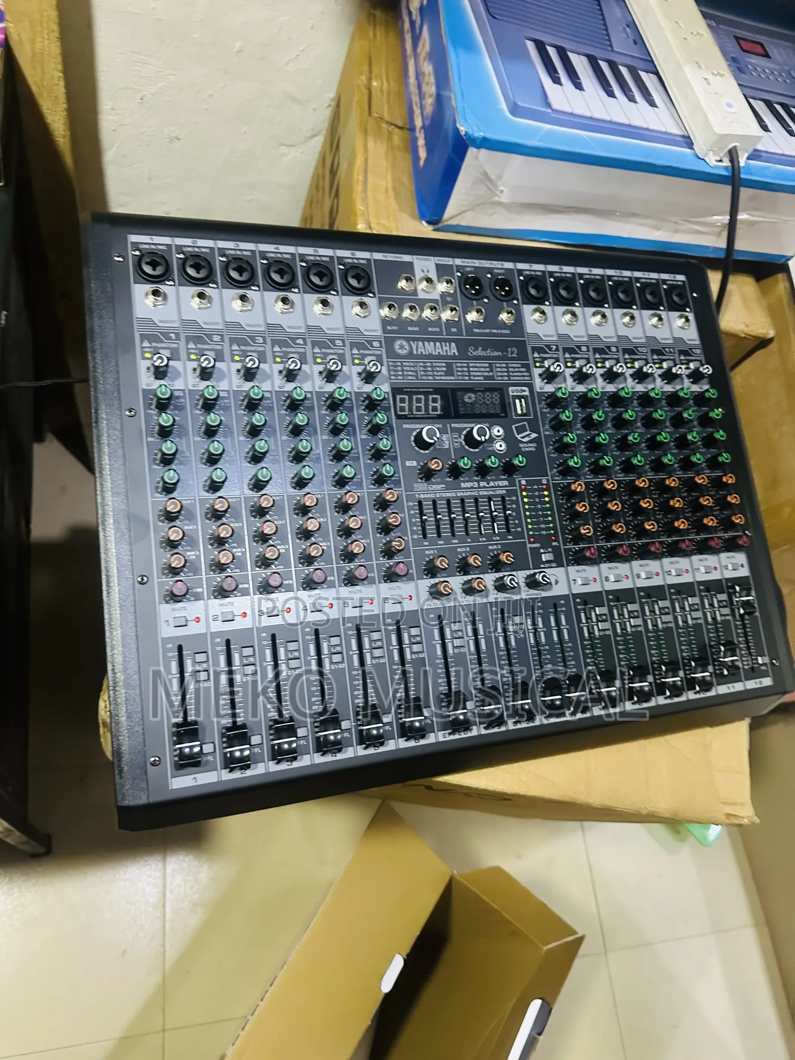 Yamaha 12 Channels Mixer