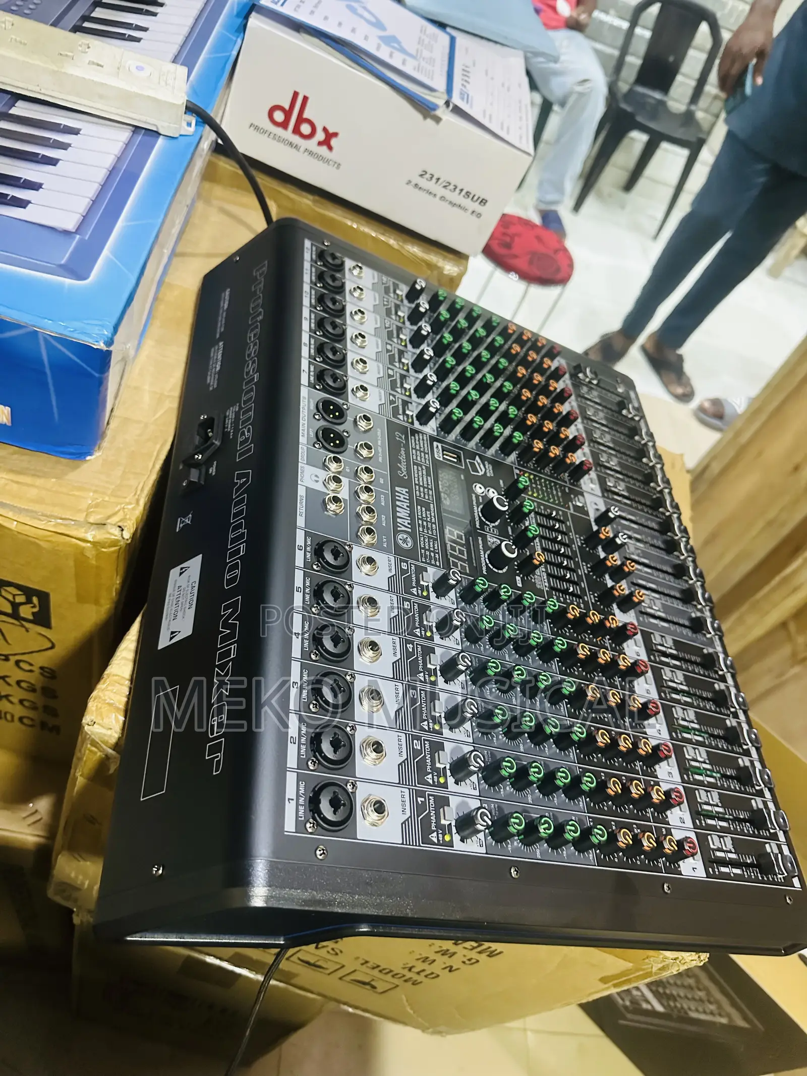 Yamaha 12 Channels Mixer