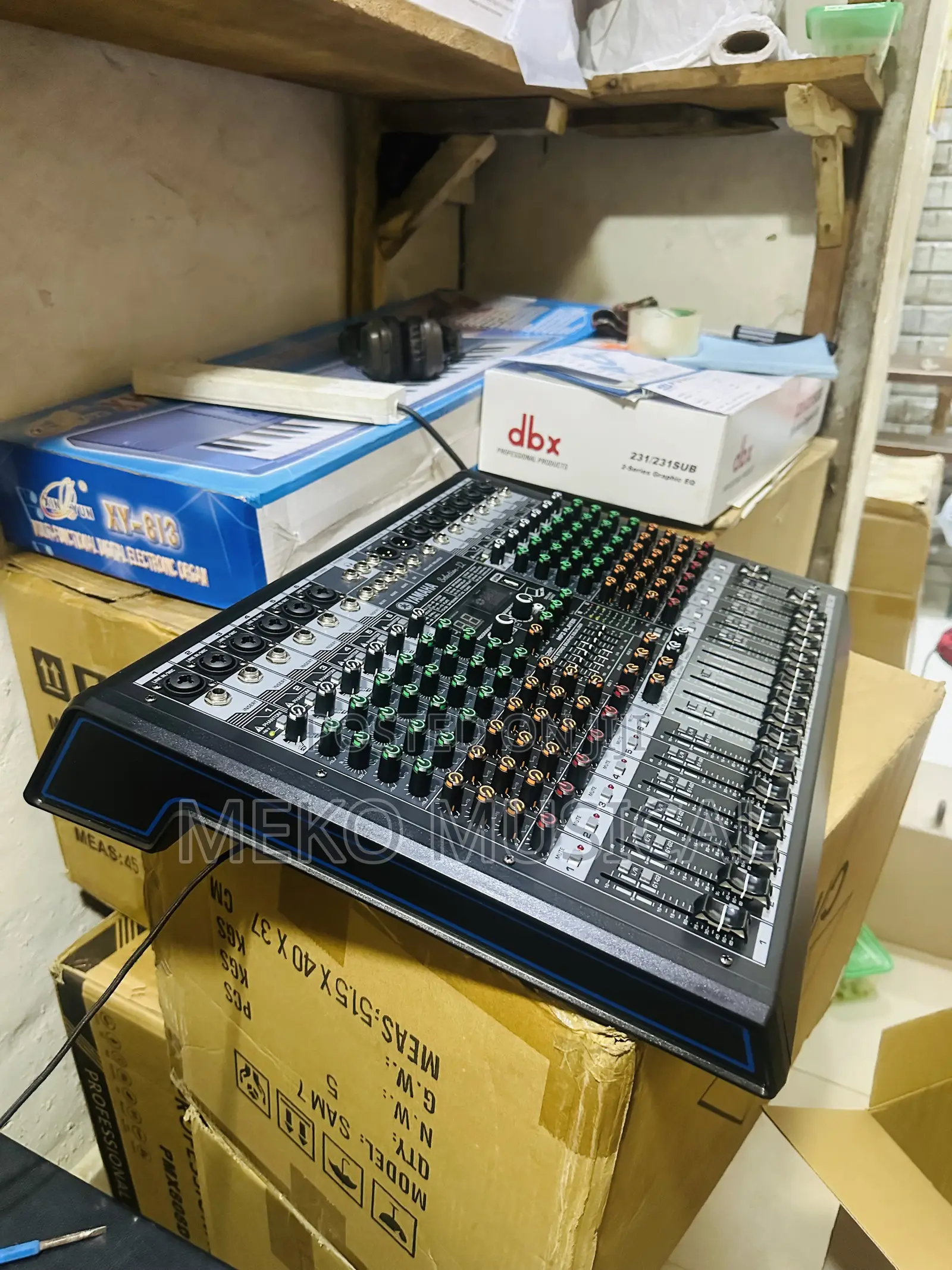 Yamaha 12 Channels Mixer