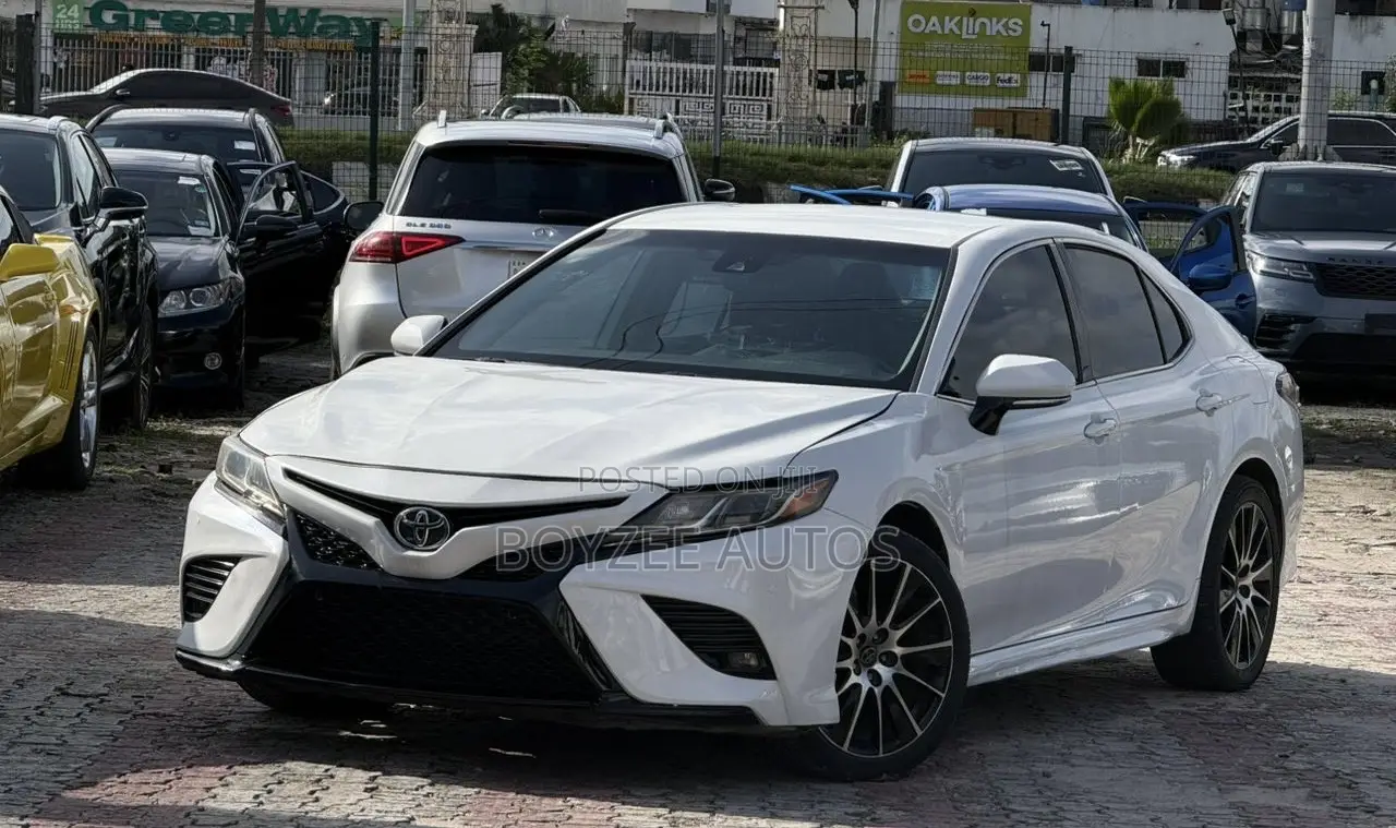 Toyota Camry 2018 White