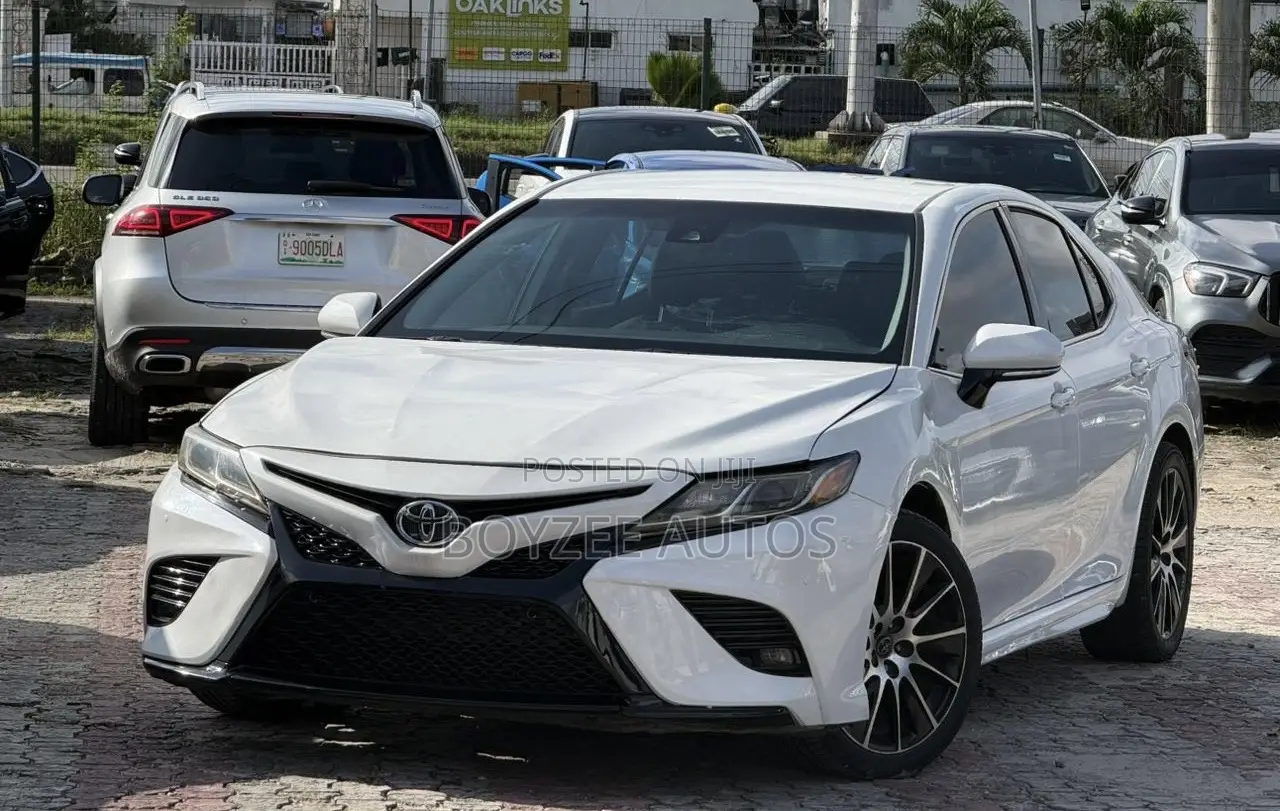 Toyota Camry 2018 White
