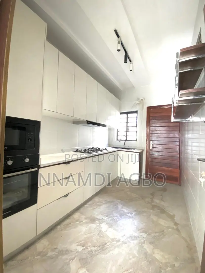 2bdrm Apartment in Lekki Phase 1 for sale