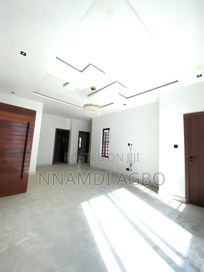 2bdrm Apartment in Lekki Phase 1 for sale