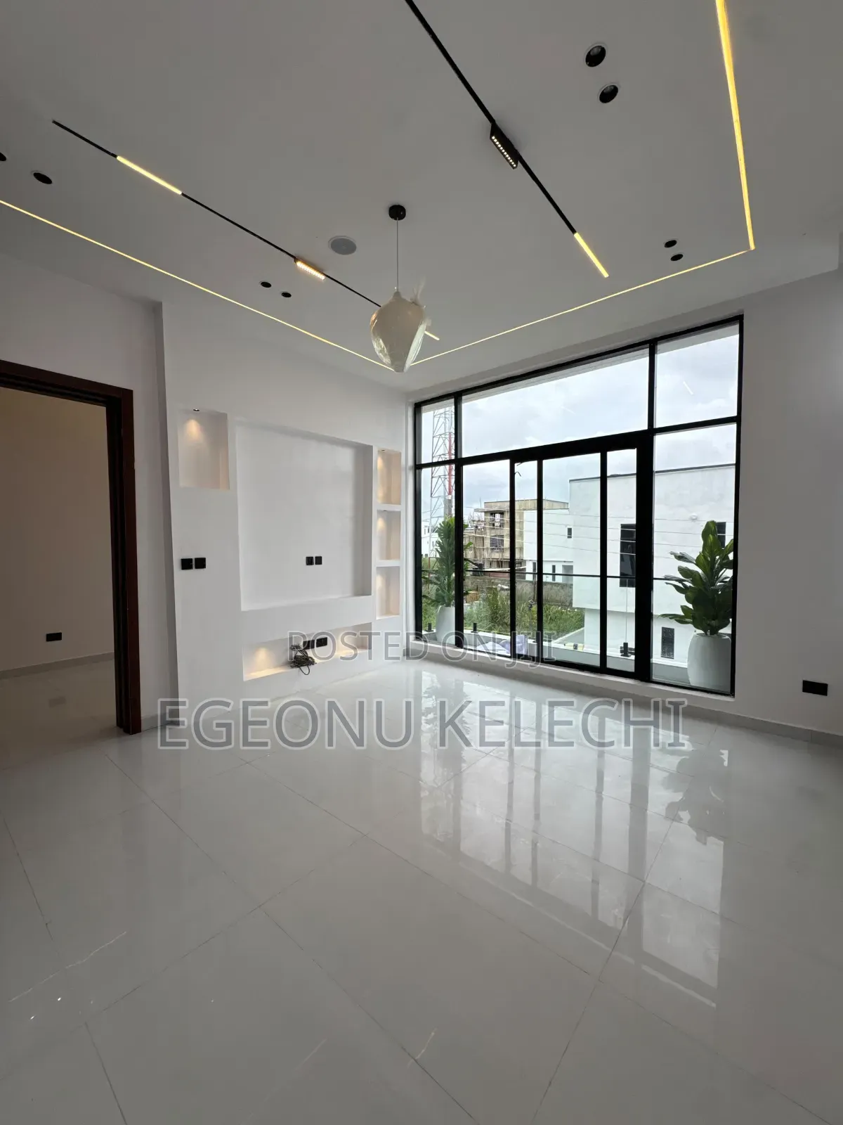 4bdrm Duplex in Ikota for sale