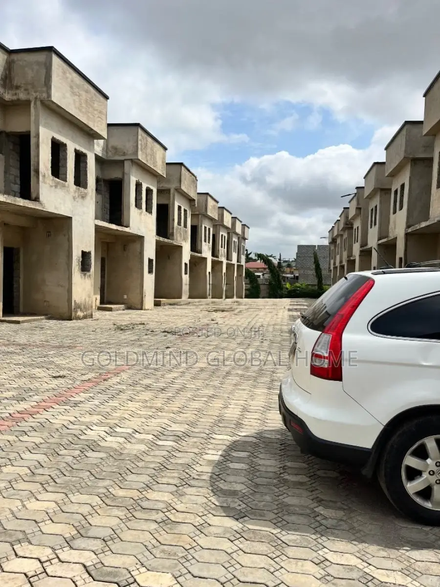 3bdrm Duplex in Lugbe District., FHA for sale
