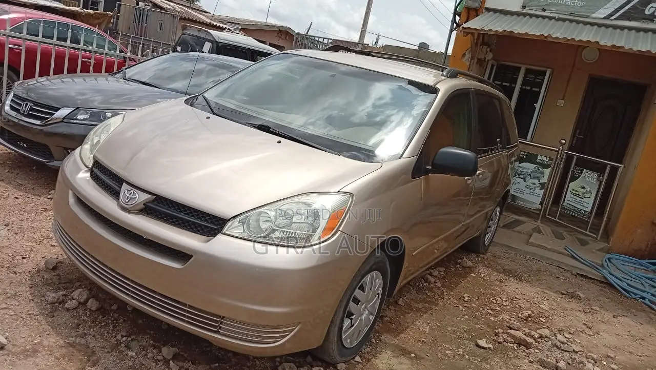 Toyota Sienna XLE 2005 Gold