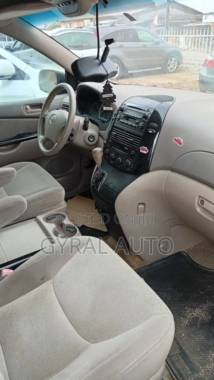 Toyota Sienna XLE 2005 Gold
