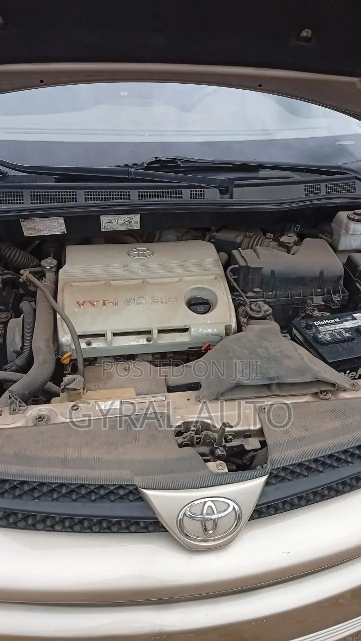 Toyota Sienna XLE 2005 Gold