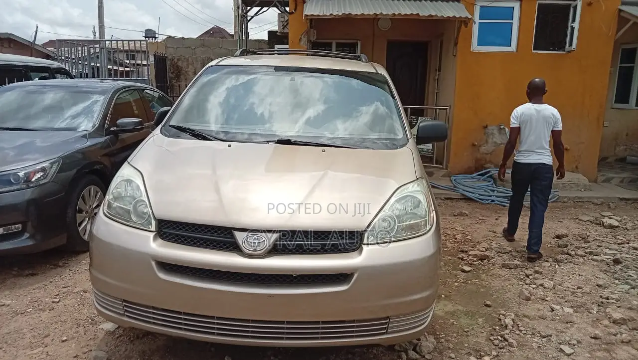 Toyota Sienna XLE 2005 Gold