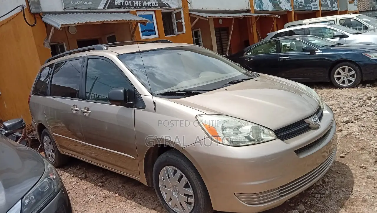 Toyota Sienna XLE 2005 Gold